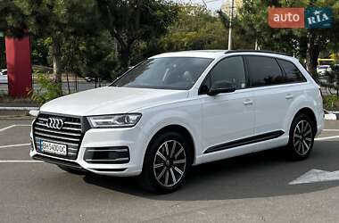 Внедорожник / Кроссовер Audi Q7 2017 в 