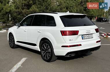 Внедорожник / Кроссовер Audi Q7 2017 в 