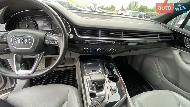 Позашляховик / Кросовер Audi Q7 2016 в Ужгороді