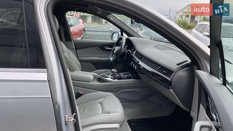 Позашляховик / Кросовер Audi Q7 2016 в Ужгороді