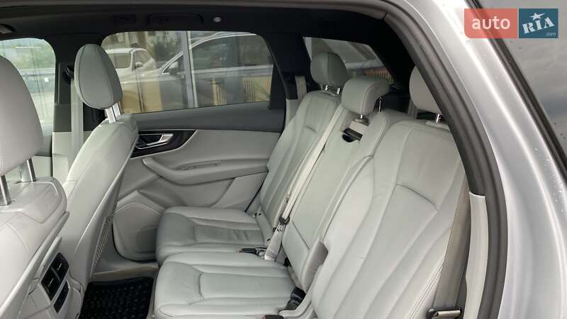 Позашляховик / Кросовер Audi Q7 2016 в Ужгороді