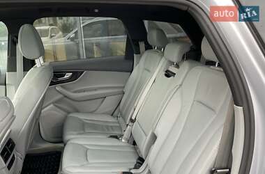 Позашляховик / Кросовер Audi Q7 2016 в 