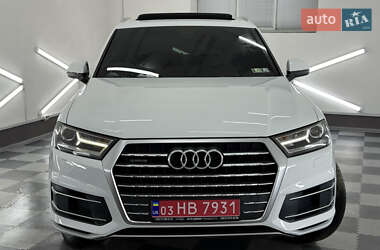 Позашляховик / Кросовер Audi Q7 2018 в 