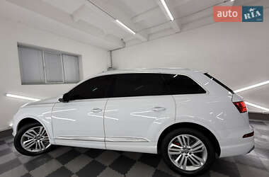 Позашляховик / Кросовер Audi Q7 2018 в 