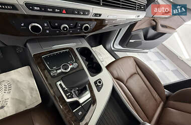 Позашляховик / Кросовер Audi Q7 2018 в 