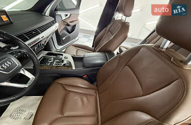 Позашляховик / Кросовер Audi Q7 2018 в 