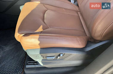 Позашляховик / Кросовер Audi Q7 2023 в 