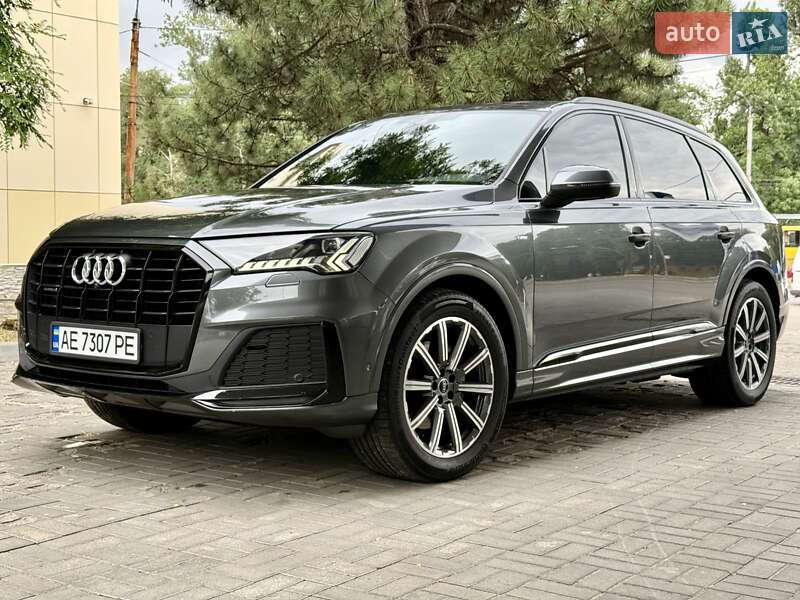 Внедорожник / Кроссовер Audi Q7 2021 в 