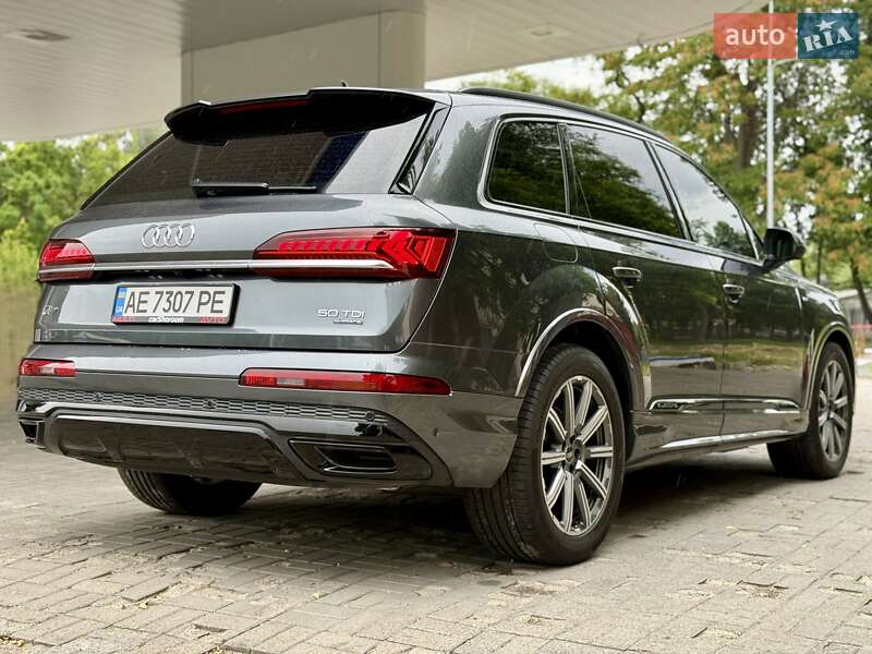 Позашляховик / Кросовер Audi Q7 2021 в Дніпрі