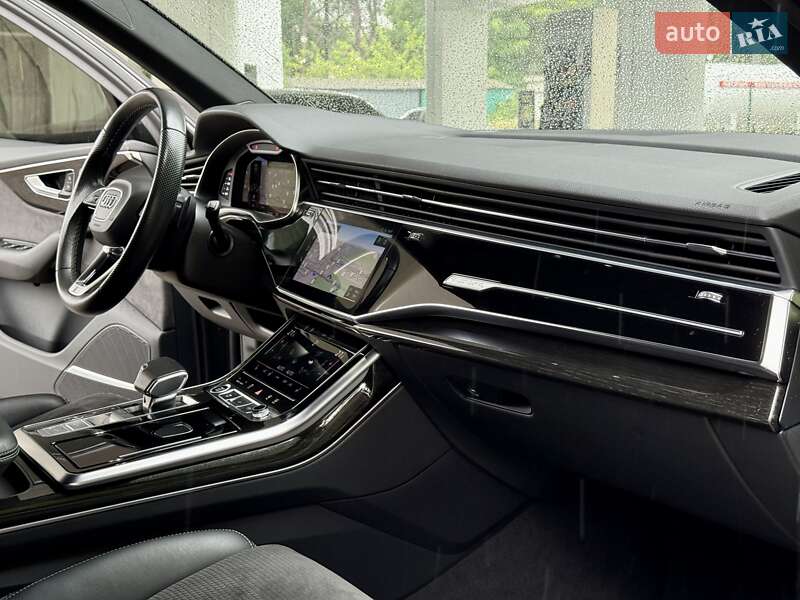 Позашляховик / Кросовер Audi Q7 2021 в Дніпрі