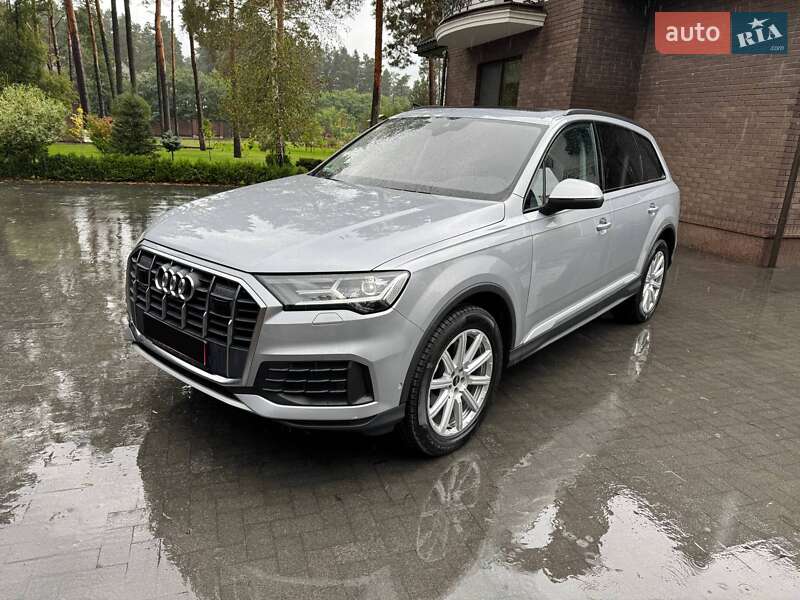Внедорожник / Кроссовер Audi Q7 2022 в 