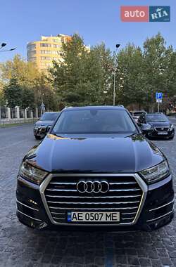 Позашляховик / Кросовер Audi Q7 2016 в 