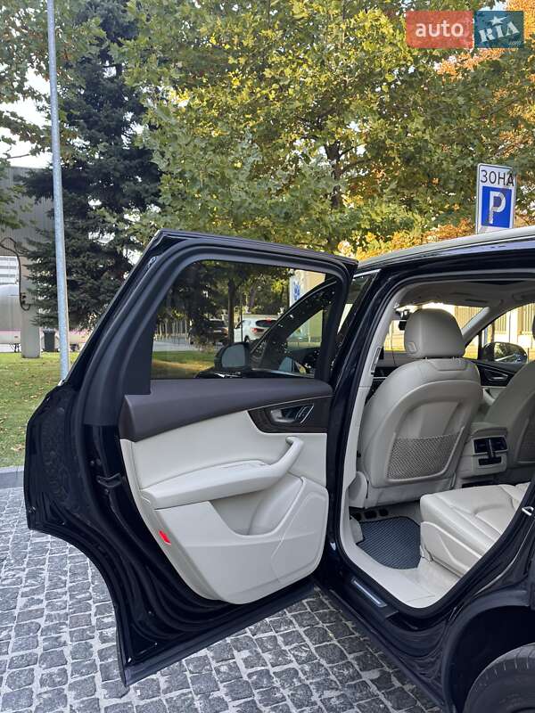 Внедорожник / Кроссовер Audi Q7 2016 в Днепре