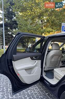 Позашляховик / Кросовер Audi Q7 2016 в 