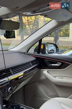 Позашляховик / Кросовер Audi Q7 2016 в 