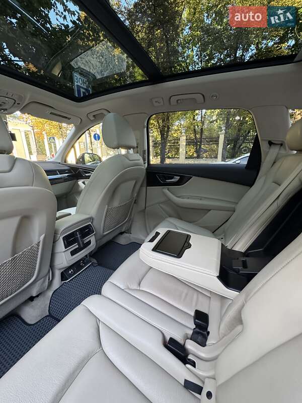 Внедорожник / Кроссовер Audi Q7 2016 в Днепре