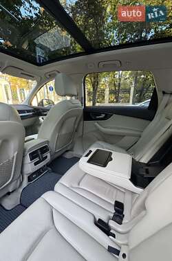 Позашляховик / Кросовер Audi Q7 2016 в 
