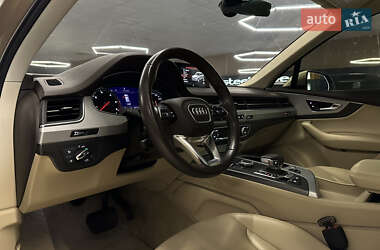 Позашляховик / Кросовер Audi Q7 2018 в 