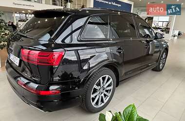 Внедорожник / Кроссовер Audi Q7 2019 в 
