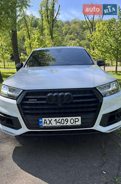 Позашляховик / Кросовер Audi Q7 2018 в 