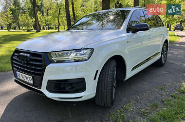 Позашляховик / Кросовер Audi Q7 2018 в 