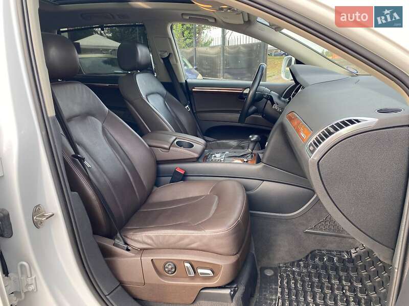 Позашляховик / Кросовер Audi Q7 2015 в Києві