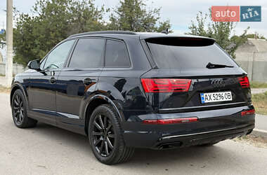 Позашляховик / Кросовер Audi Q7 2016 в 