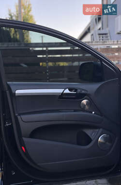 Внедорожник / Кроссовер Audi Q7 2014 в 