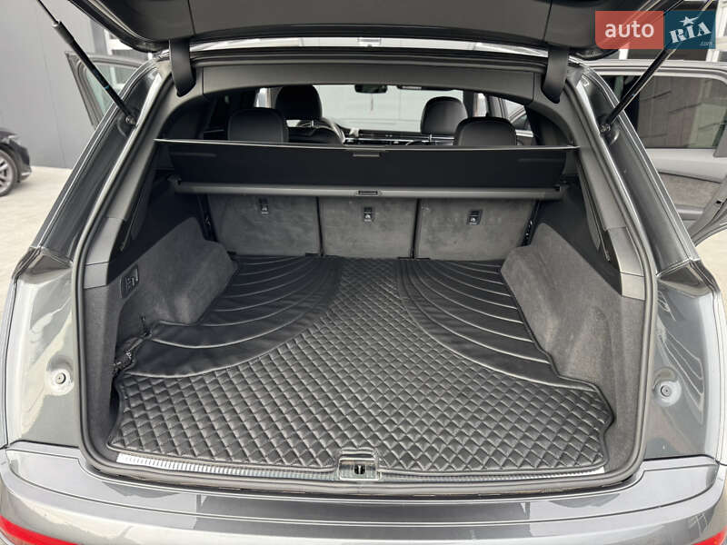 Позашляховик / Кросовер Audi Q7 2020 в Мукачевому