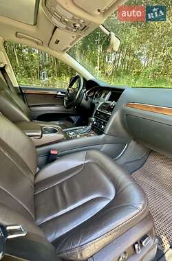 Внедорожник / Кроссовер Audi Q7 2012 в 