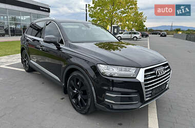 Внедорожник / Кроссовер Audi Q7 2015 в 