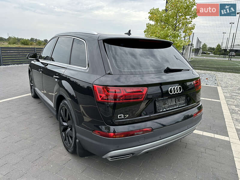 Внедорожник / Кроссовер Audi Q7 2015 в Мукачево