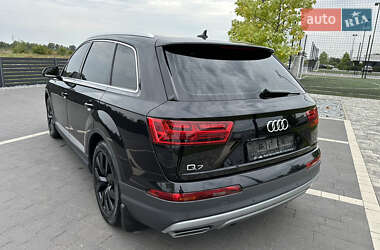 Внедорожник / Кроссовер Audi Q7 2015 в 