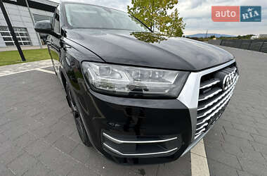 Внедорожник / Кроссовер Audi Q7 2015 в 