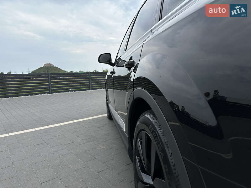 Внедорожник / Кроссовер Audi Q7 2015 в Мукачево