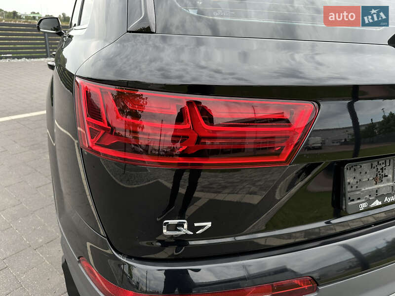 Внедорожник / Кроссовер Audi Q7 2015 в Мукачево