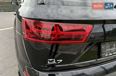 Внедорожник / Кроссовер Audi Q7 2015 в 