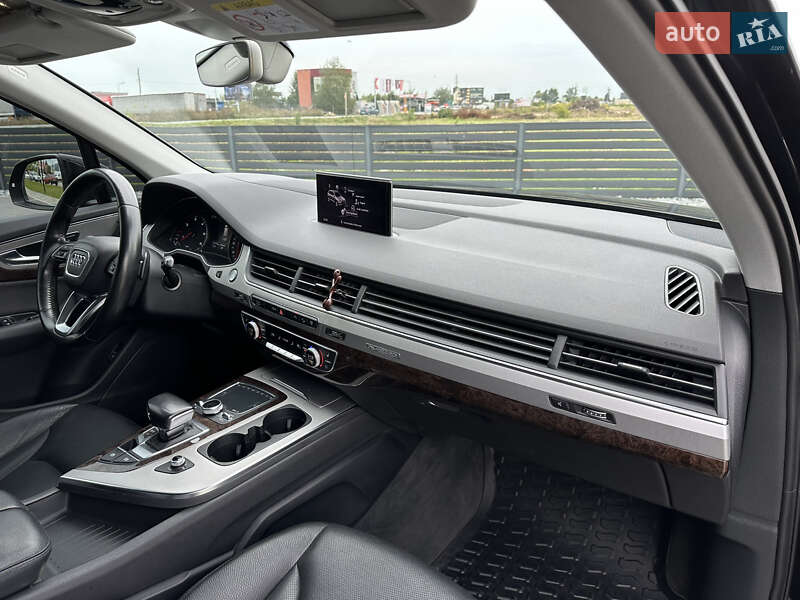 Внедорожник / Кроссовер Audi Q7 2015 в Мукачево