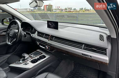 Внедорожник / Кроссовер Audi Q7 2015 в 