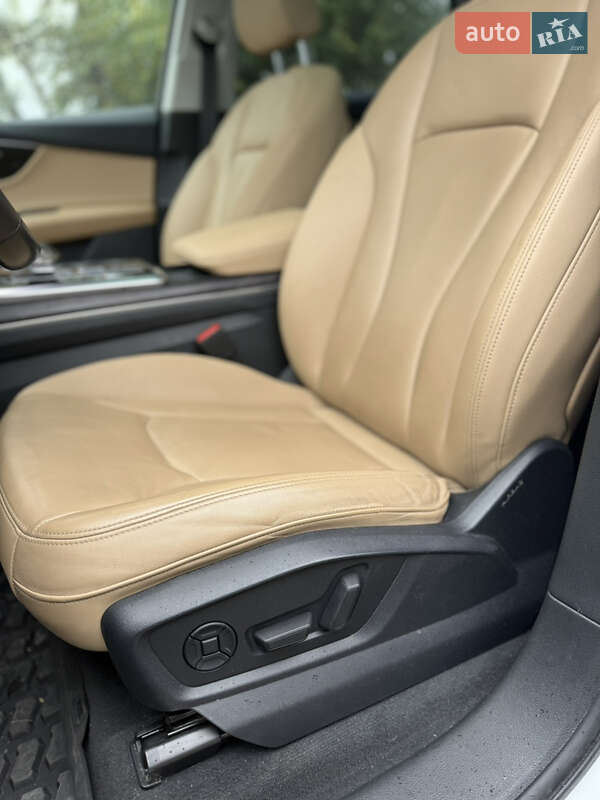 Позашляховик / Кросовер Audi Q7 2021 в Чернівцях