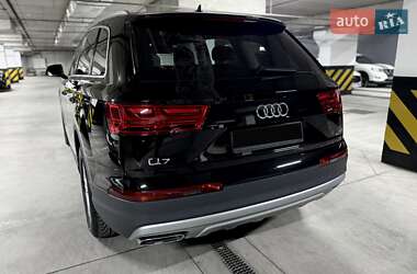 Позашляховик / Кросовер Audi Q7 2016 в 