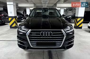 Позашляховик / Кросовер Audi Q7 2016 в 