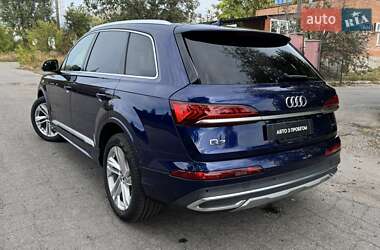 Позашляховик / Кросовер Audi Q7 2020 в 