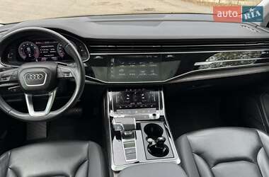 Позашляховик / Кросовер Audi Q7 2020 в 