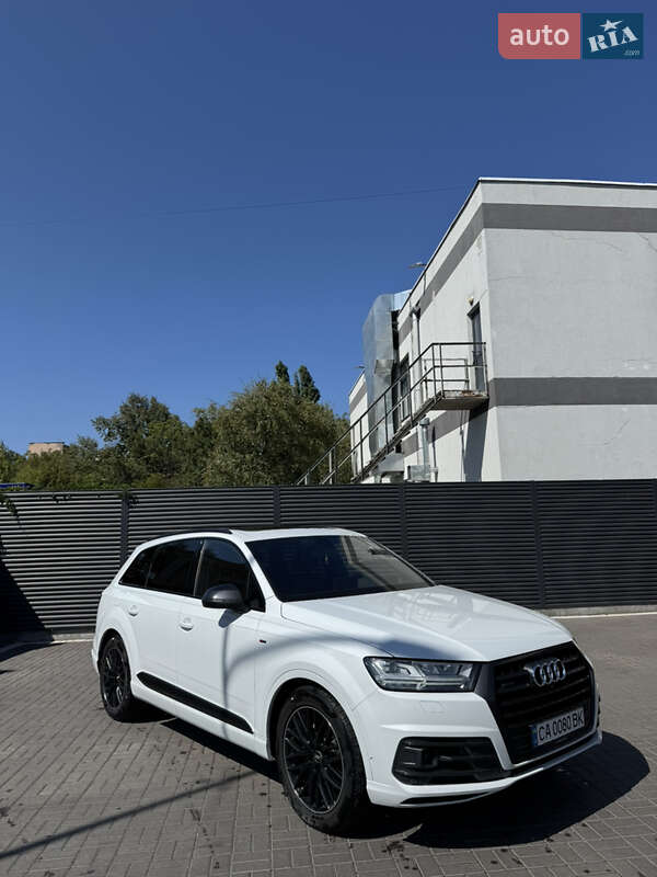 Позашляховик / Кросовер Audi Q7 2017 в 