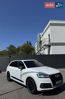Позашляховик / Кросовер Audi Q7 2017 в 