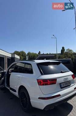 Позашляховик / Кросовер Audi Q7 2017 в 