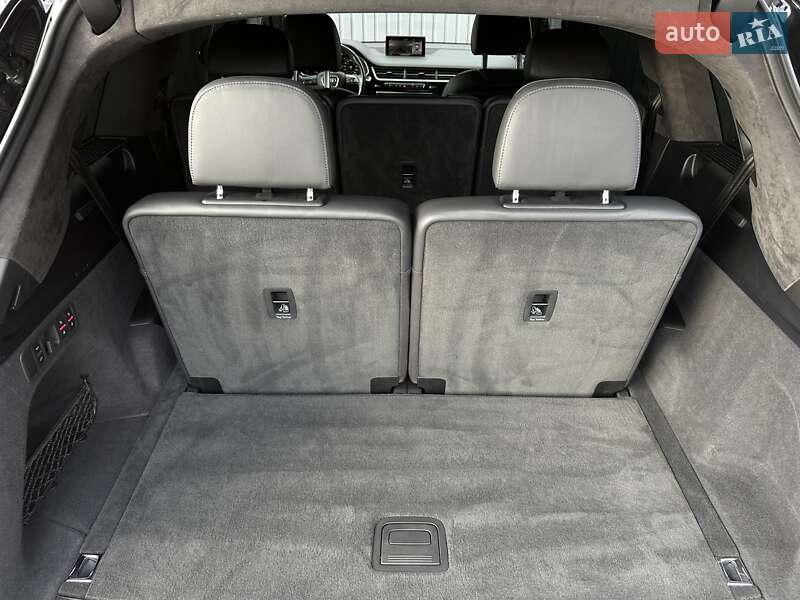 Позашляховик / Кросовер Audi Q7 2017 в Мукачевому
