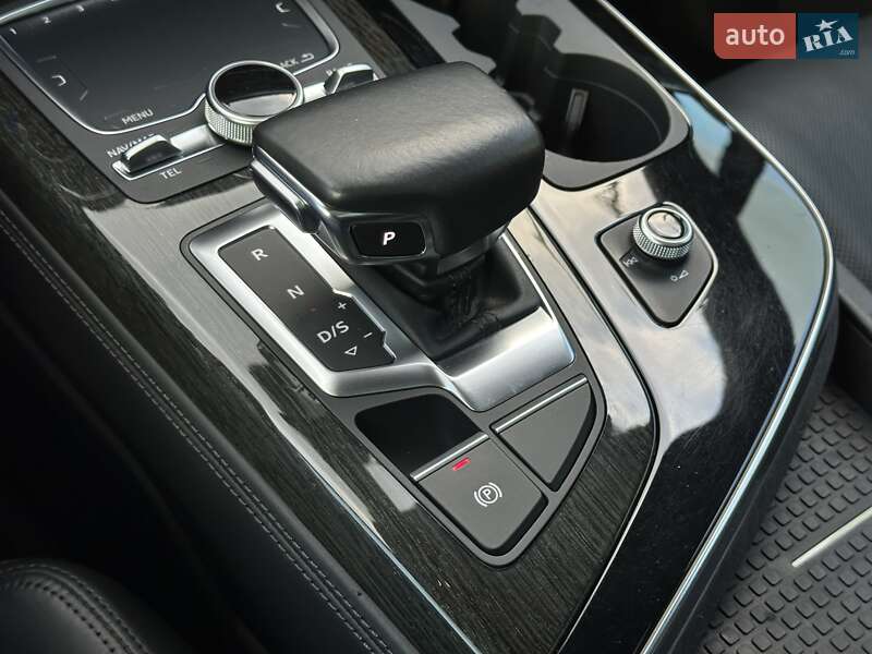 Позашляховик / Кросовер Audi Q7 2017 в Мукачевому