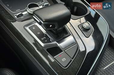 Позашляховик / Кросовер Audi Q7 2017 в 